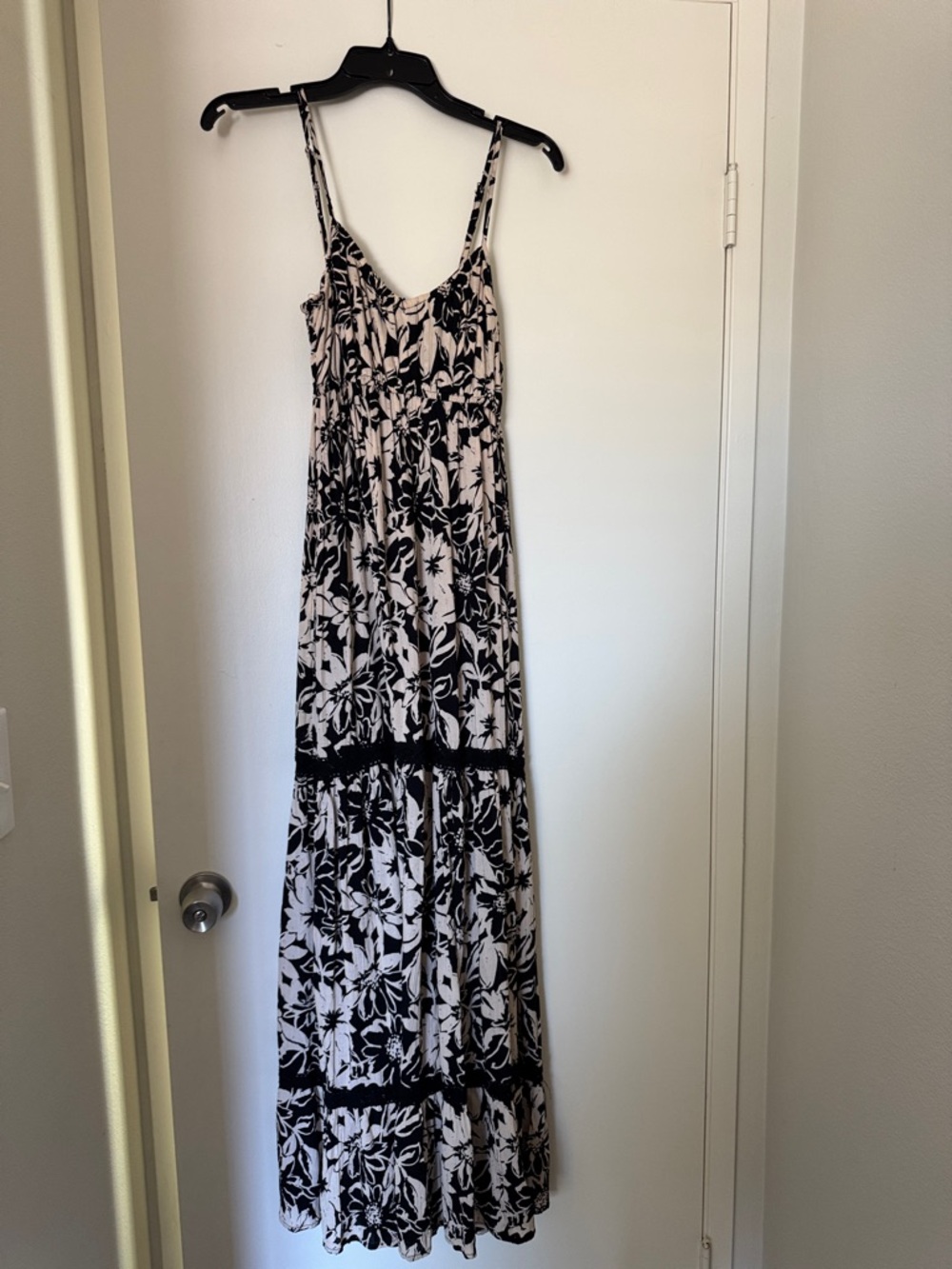 Thread & Seed Black and White Floral Maxi Dress with Spaghetti Straps NEW small